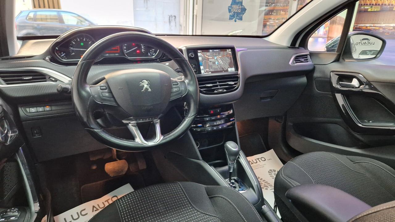 Peugeot 208 tetto panoramico