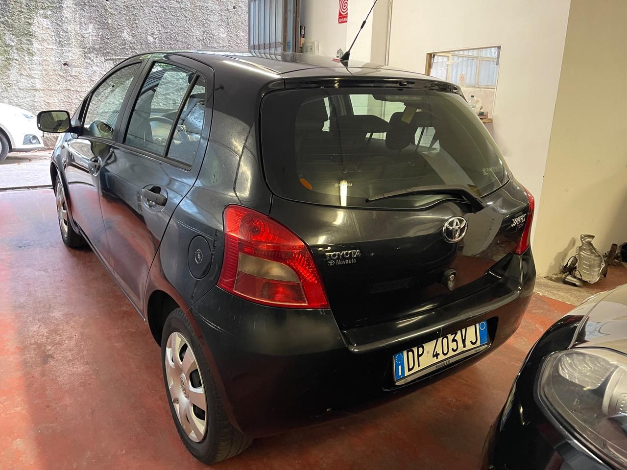 Toyota Yaris 1.0 5 porte