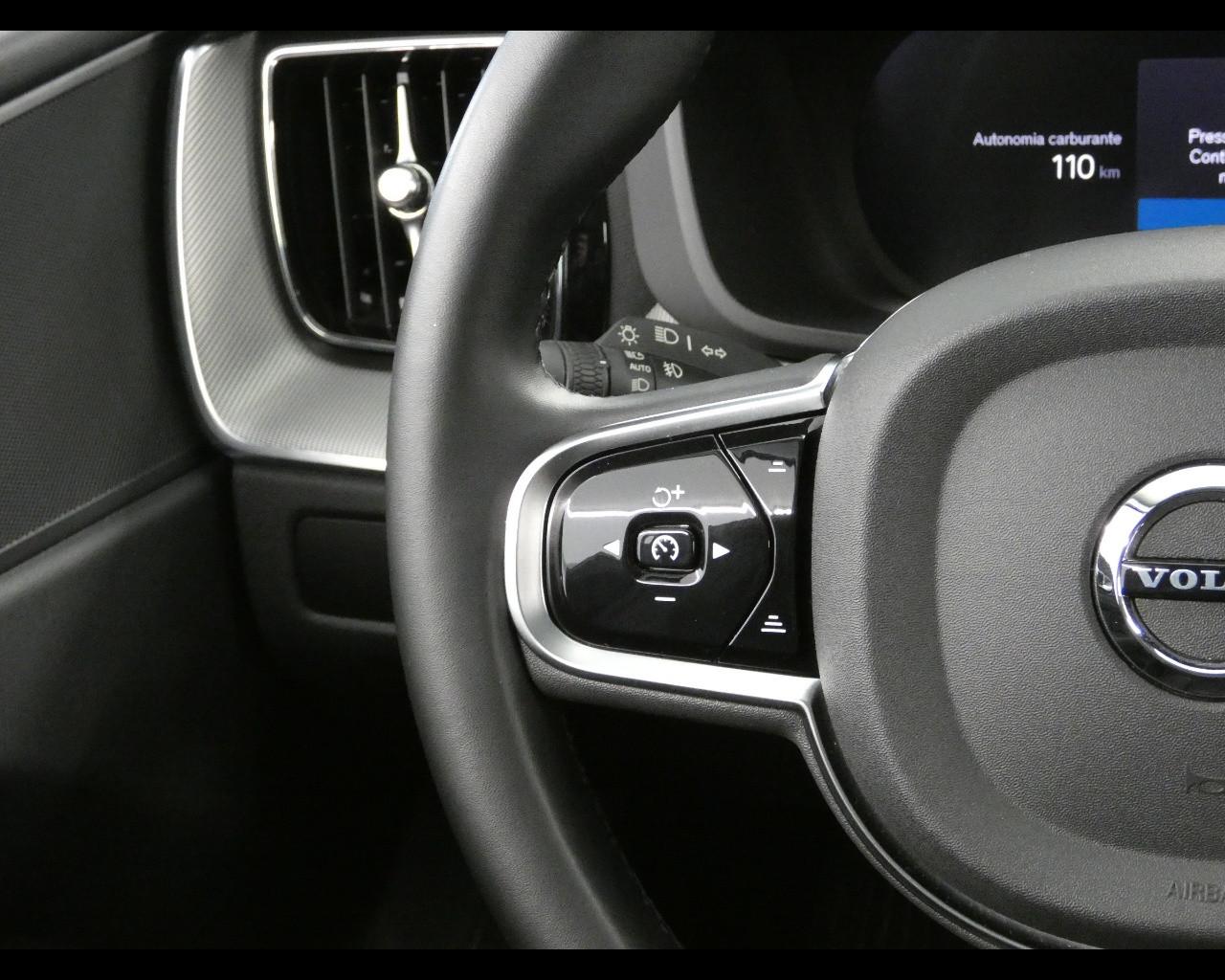 VOLVO XC60 (2017-->) - XC60 B4 (d) AWD automatico Plus Dark