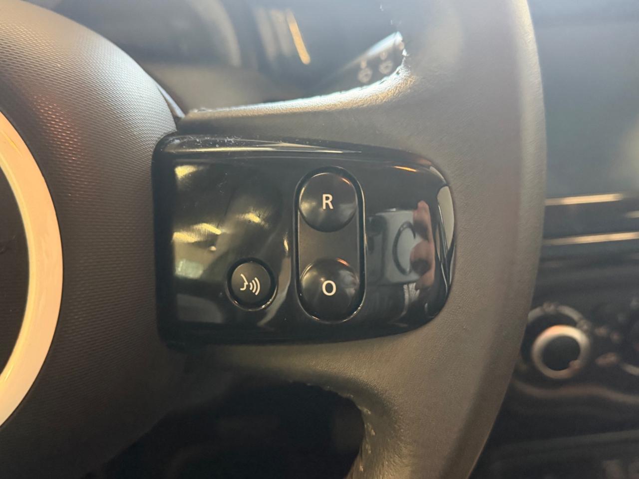 Renault Twingo 0.9 93CV AUTOMATICA PELLE NAVIGATORE LED BLACK PACK