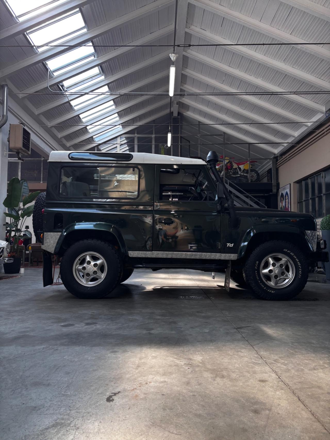 Land Rover Defender 90 2.5 Td5