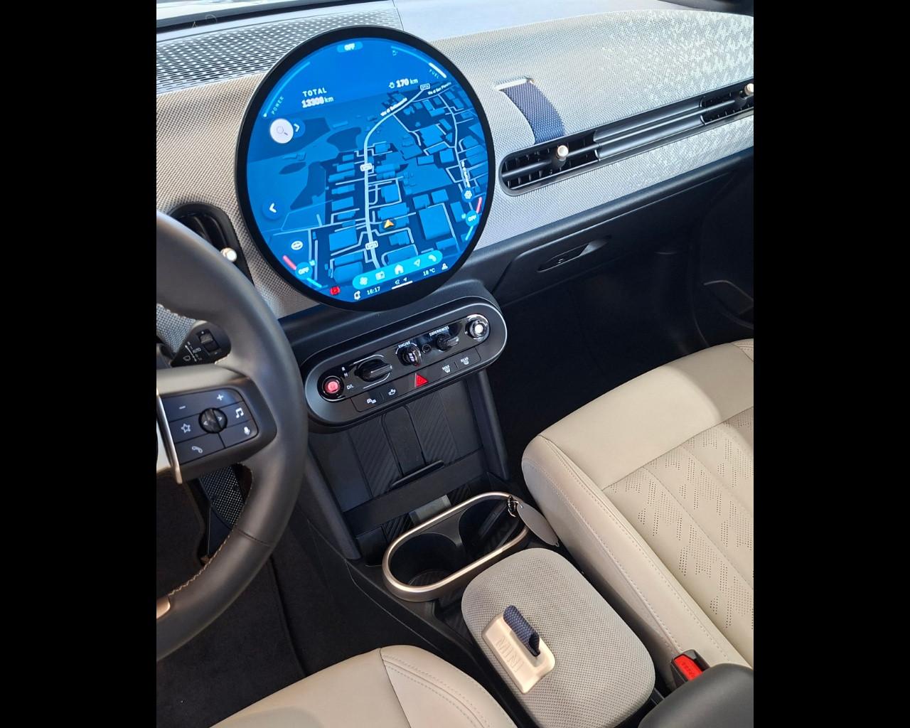 MINI Mini CooperCbr(F67) - Mini Cooper C Favoured Cabrio
