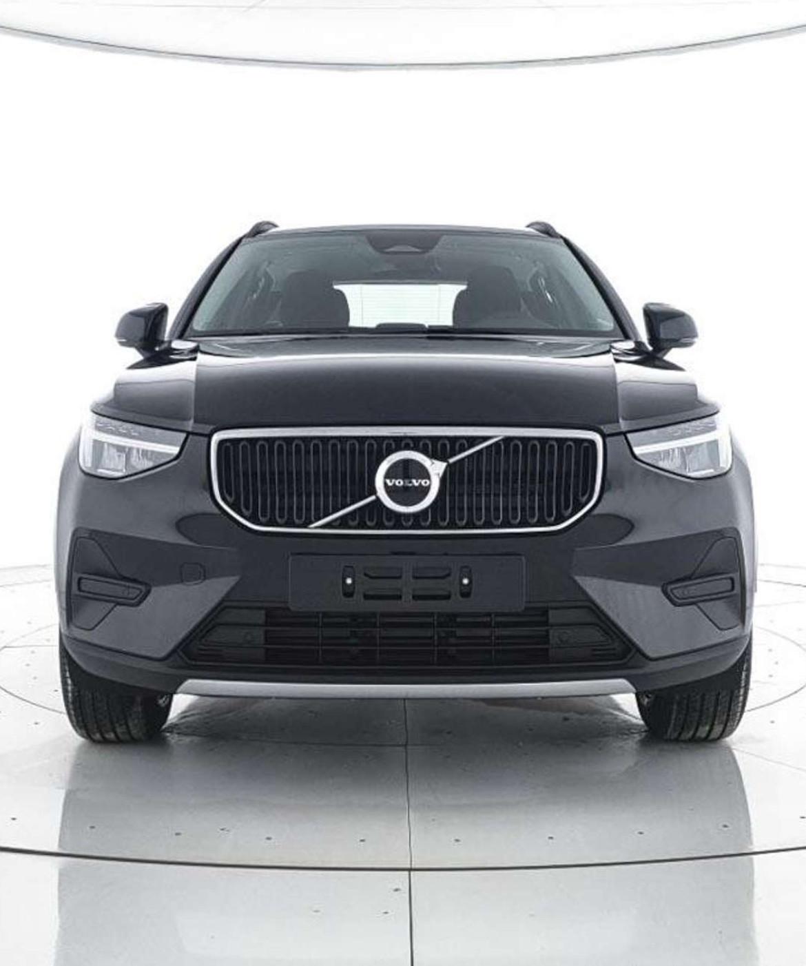 Volvo XC40 B3 automatico MILD HYBRID ELETTRICA NOLEGGIO 12 MESI