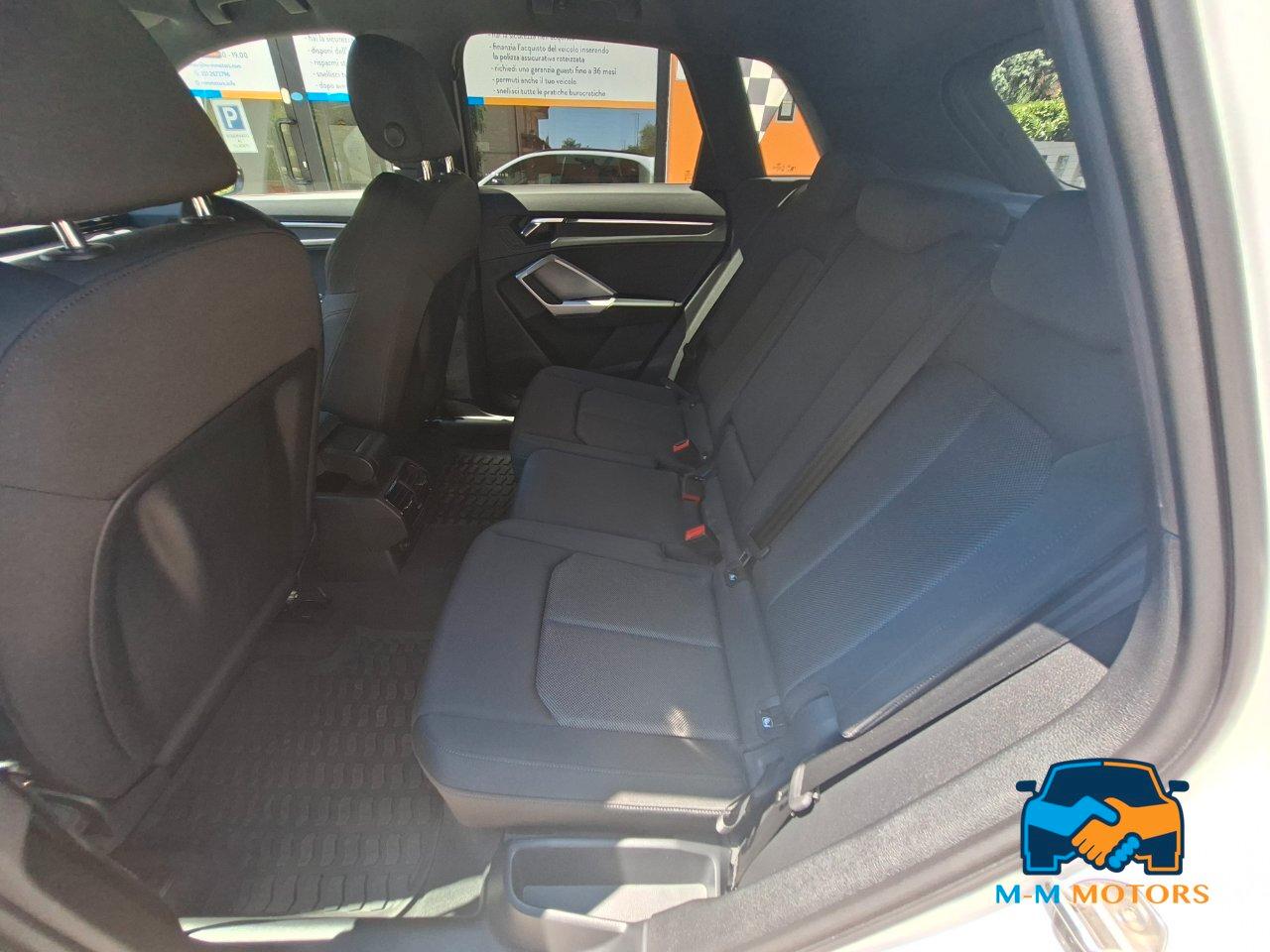 Audi Q3 40 2.0 tfsi Identity Black quattro s-line