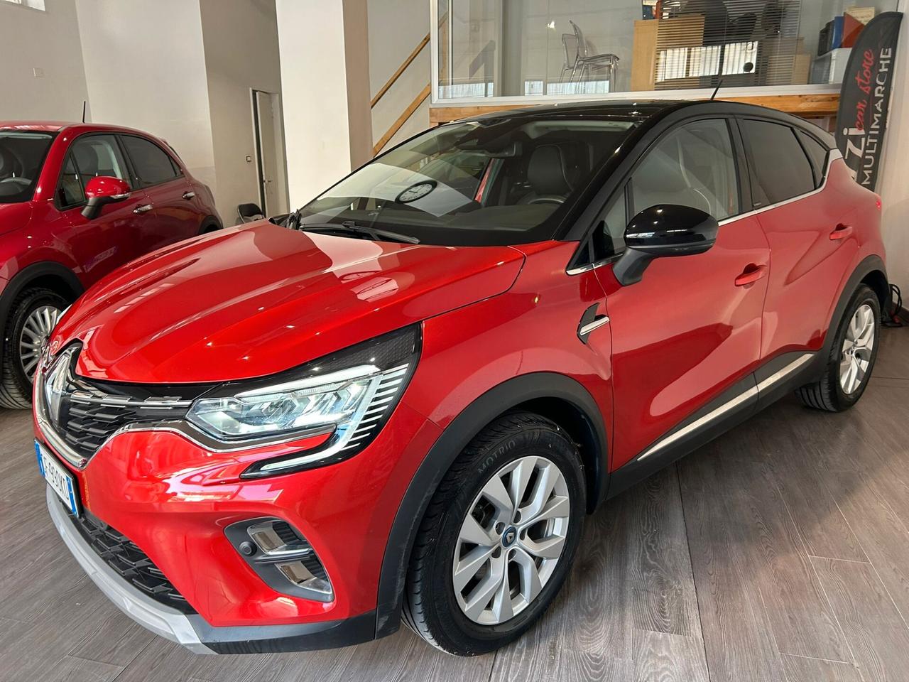 Renault Captur 1.6 E-tech Hybrid Initiale Paris NEOPATENTATI