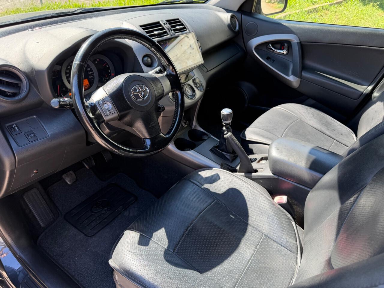 Toyota RAV 4 2.2 D-4D 136 CV tenuto maniacalmente