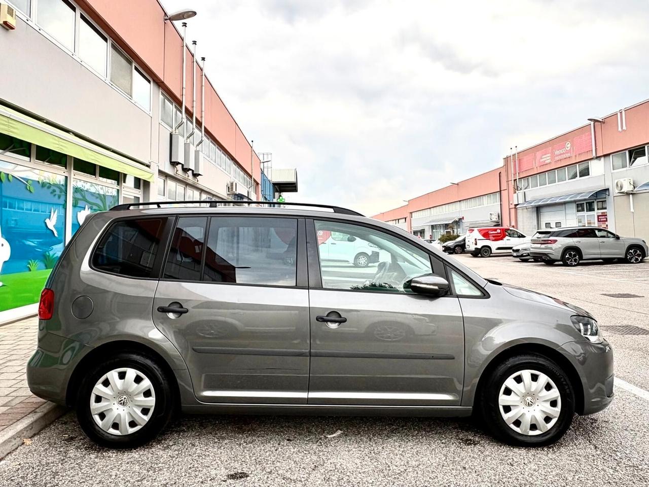 Volkswagen Touran 1.6 TDI 7 posti Neopatentati