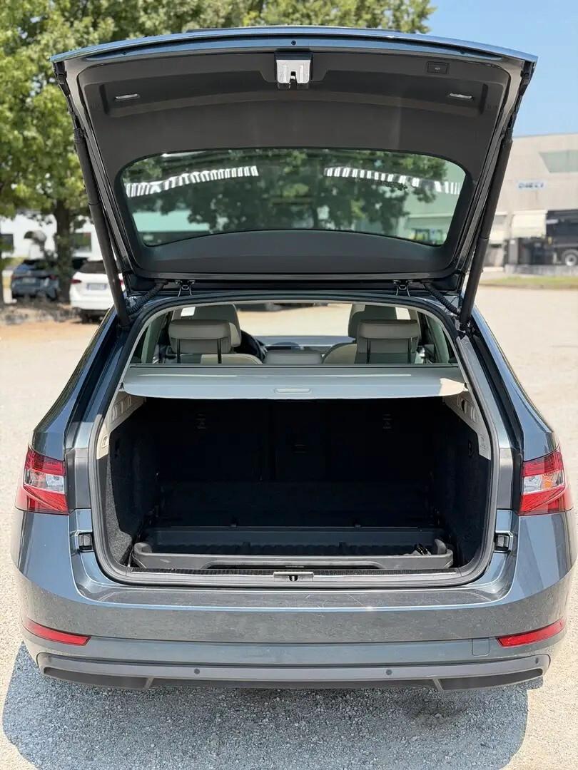 Skoda Superb 2.0 TDI EVO 200 CV SCR DSG Wagon 4x4 Style