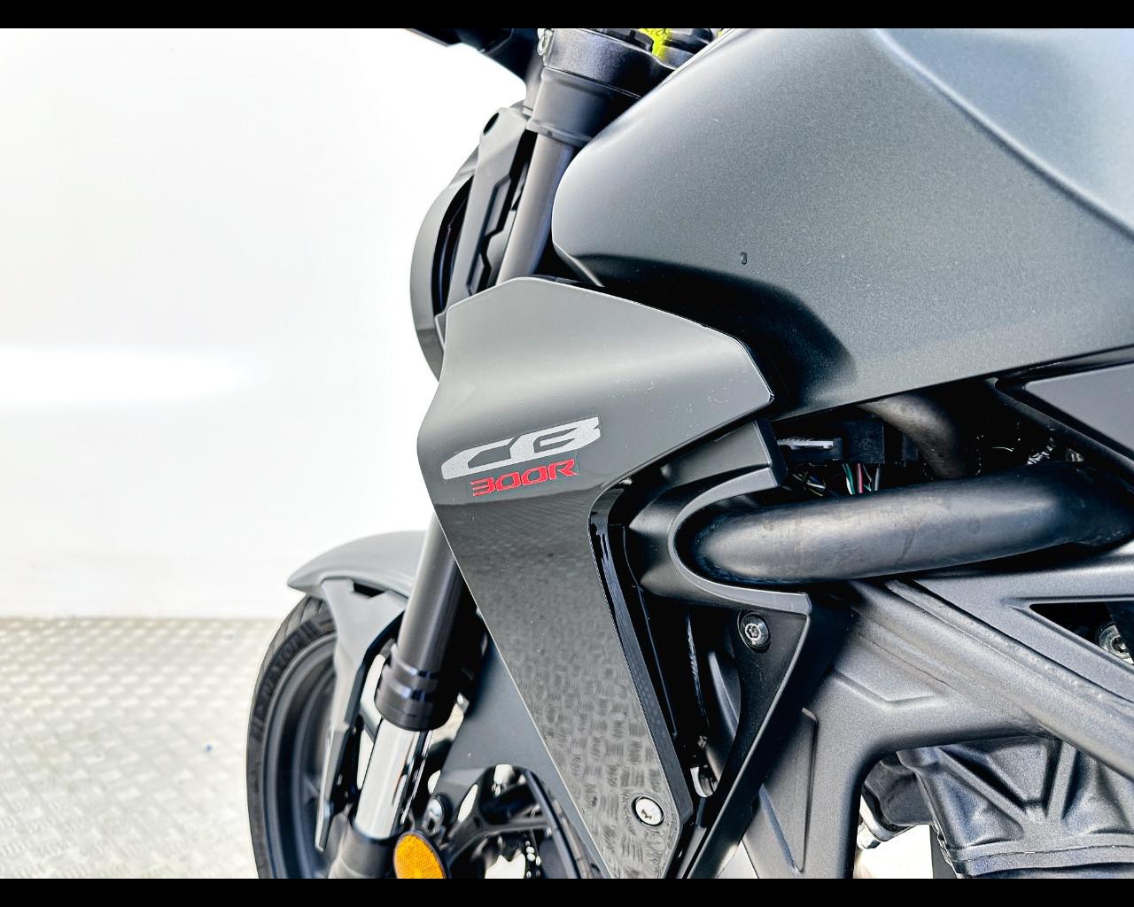 HONDA MOTO - CB 300 R