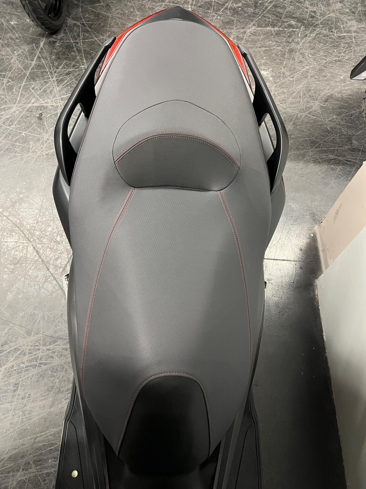 Yamaha X-Max 250