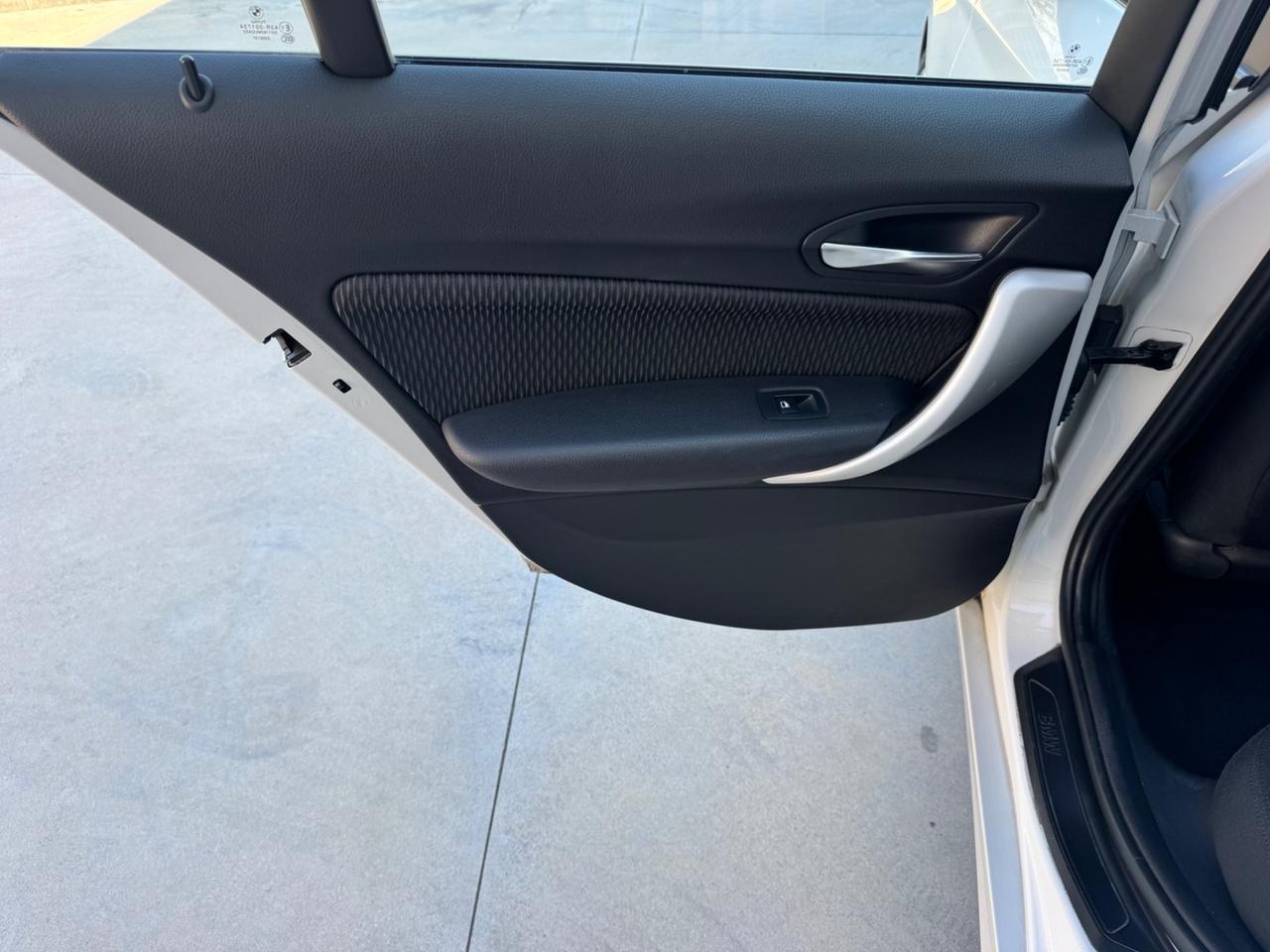 Bmw 118 118d 5p. Unique