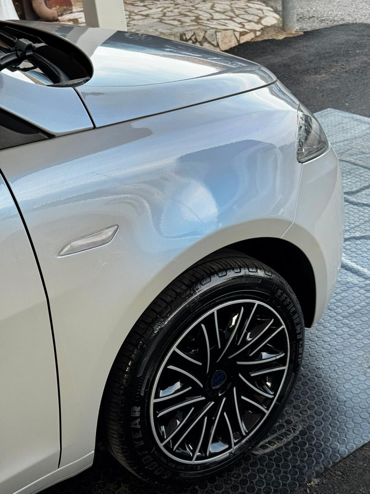 Lancia Ypsilon 1.0 FireFly 5 porte S&S Hybrid Ecochic Gold