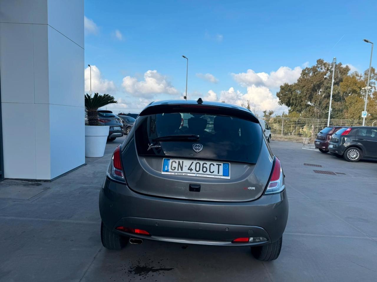 Lancia Ypsilon 1.0 FireFly 5 porte S&S Hybrid Gold Plus