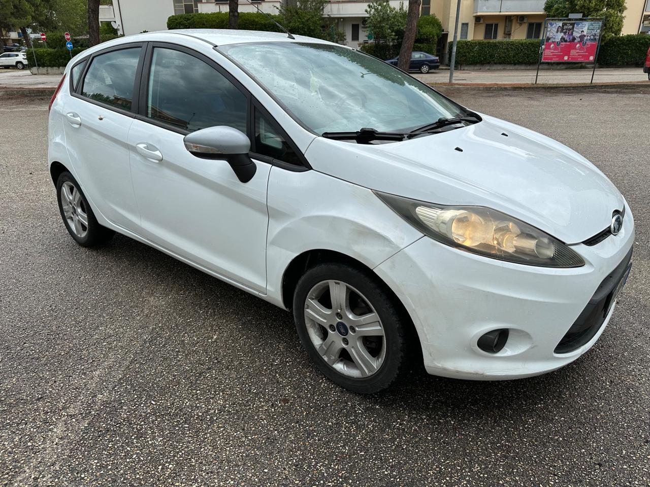 Ford Fiesta 1.2 82 CV 5 porte Titanium 2010 neopatentati