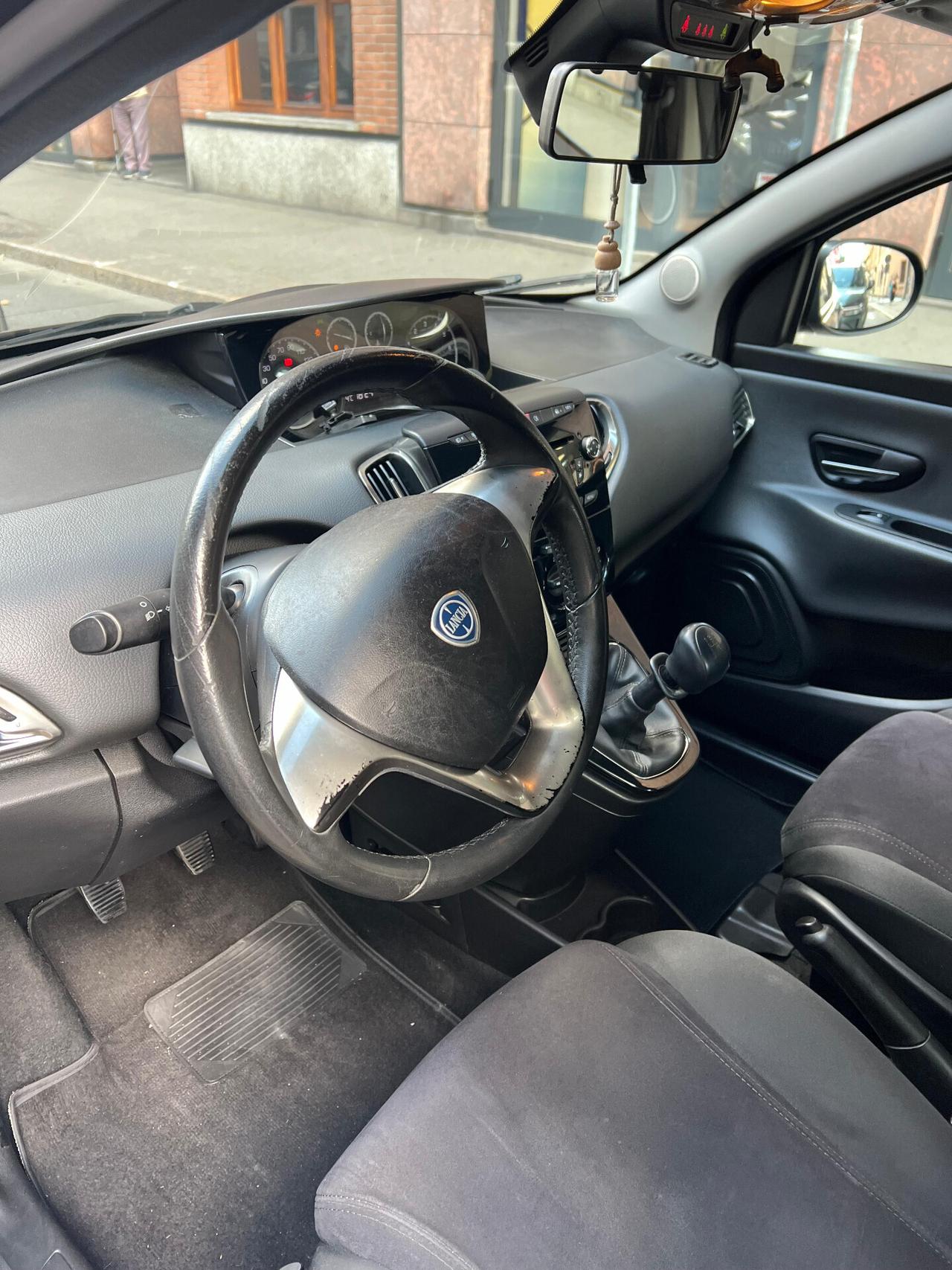 Lancia Ypsilon - APERTI AD AGOSTO