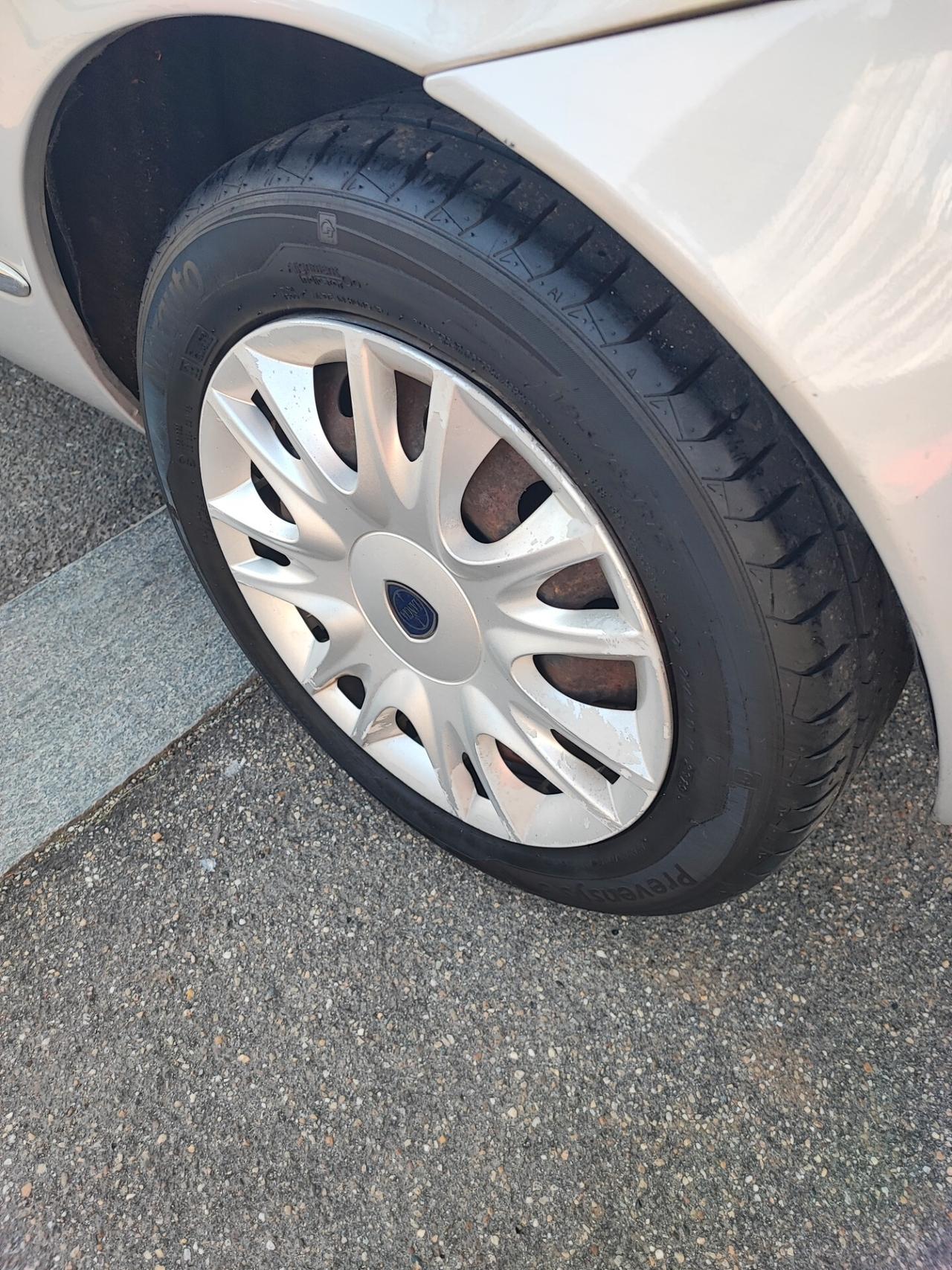 Lancia Ypsilon 1.2 Argento