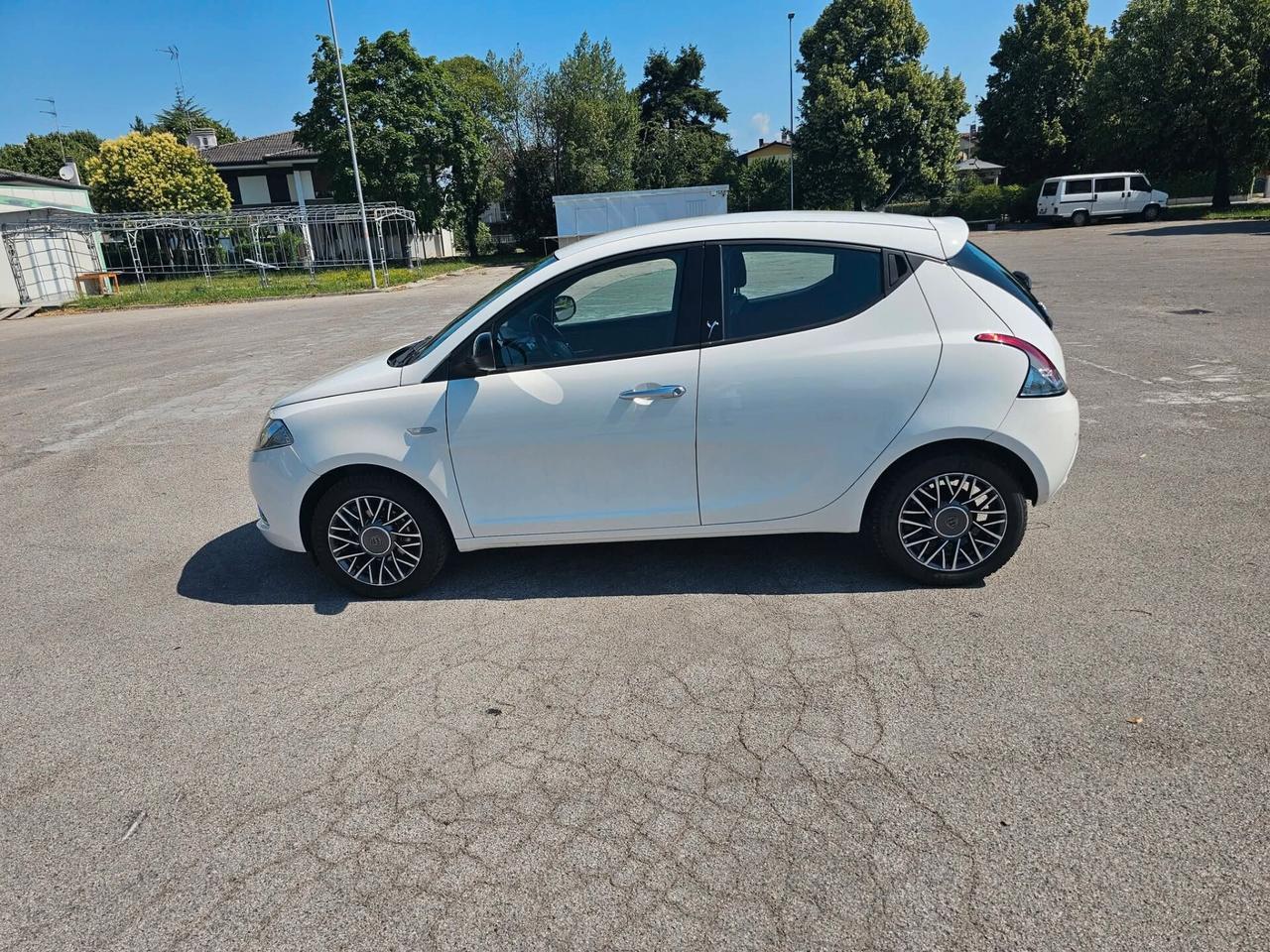 Lancia Ypsilon 1.2 69 CV 5 porte Gold