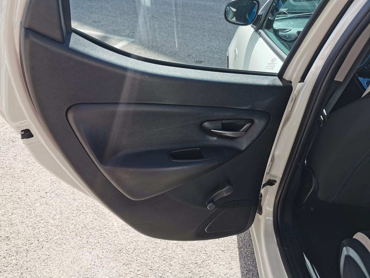 Lancia Ypsilon 1.2 70cv 5 p. Gold