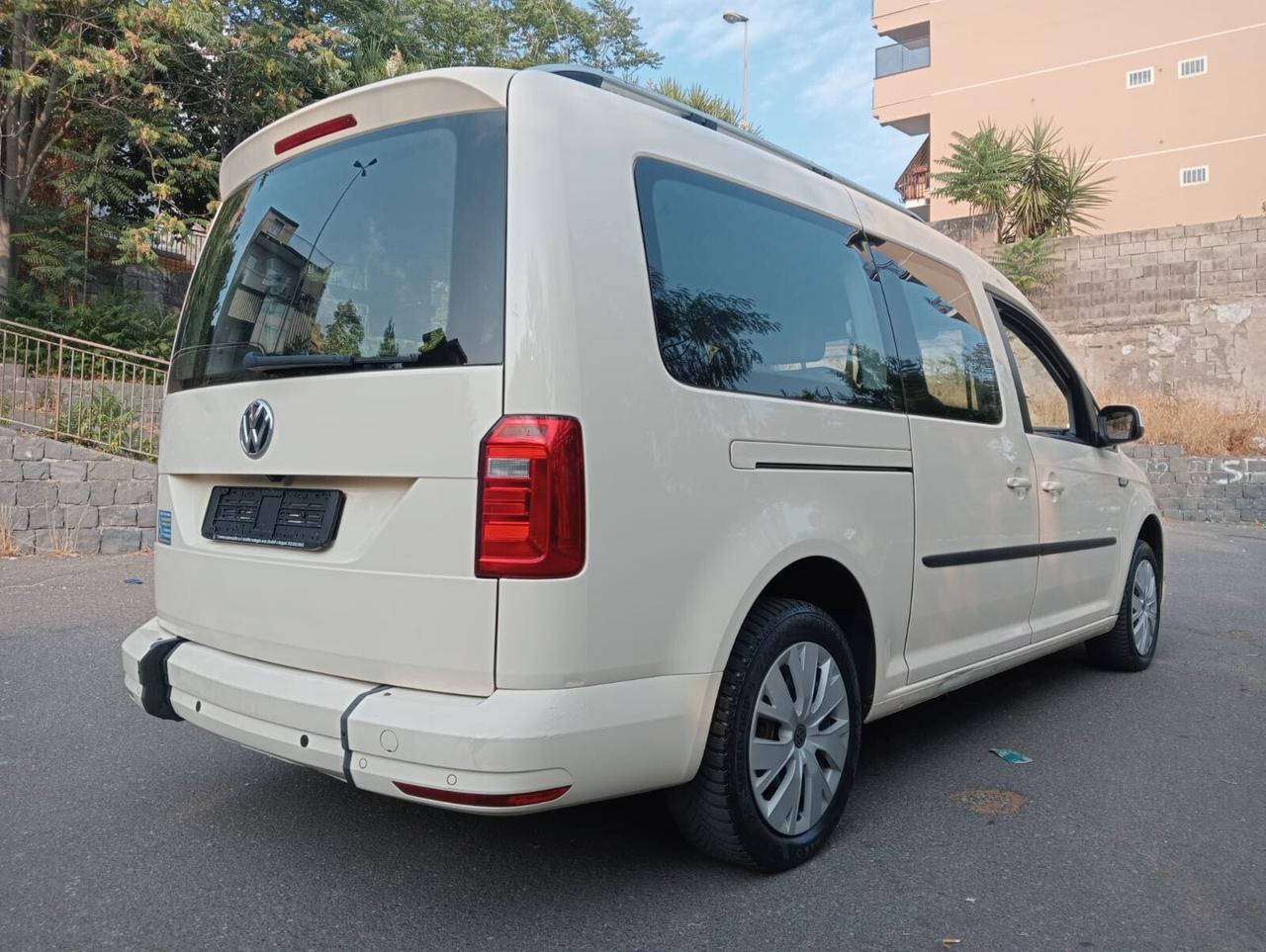 Volkswagen Caddy Pianale ribassato con rampa disabili in carrozzina