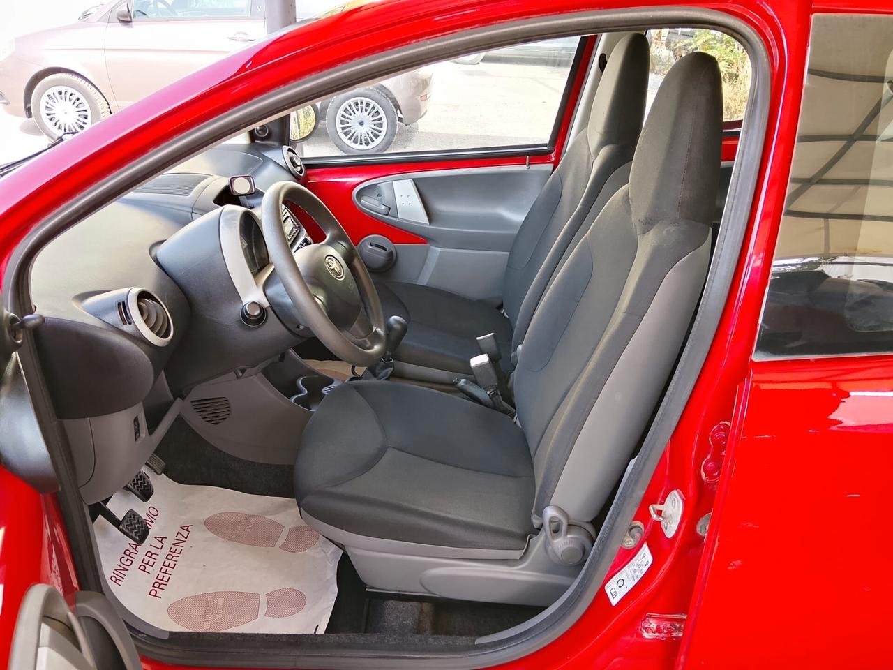 Toyota Aygo 1.0 12V VVT-i 5 porte Now 2011