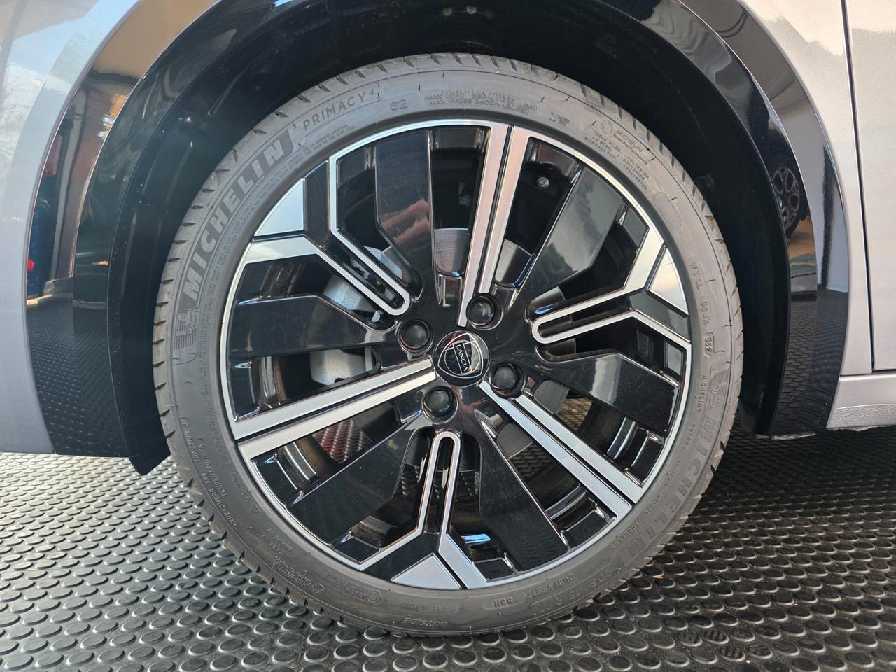 NUOVA Lancia Ypsilon Hybrid e-DCT