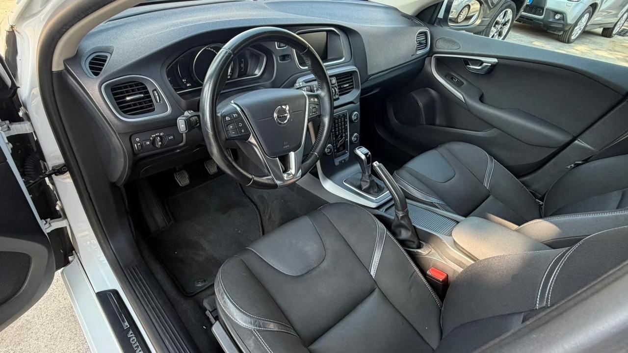 Volvo V40 D2 R-design