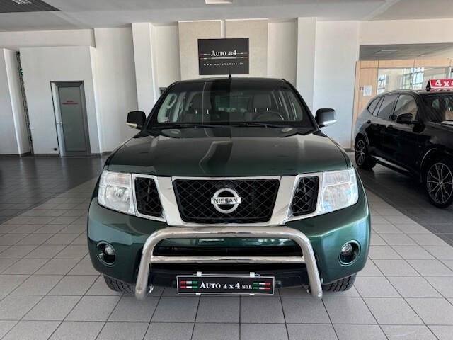 Nissan Navara Double cab 4x4 + GANCIO