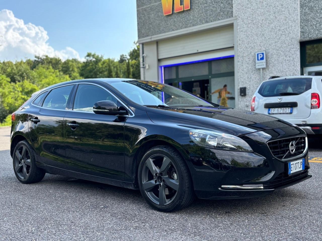 Volvo V40 T3 R-design Momentum