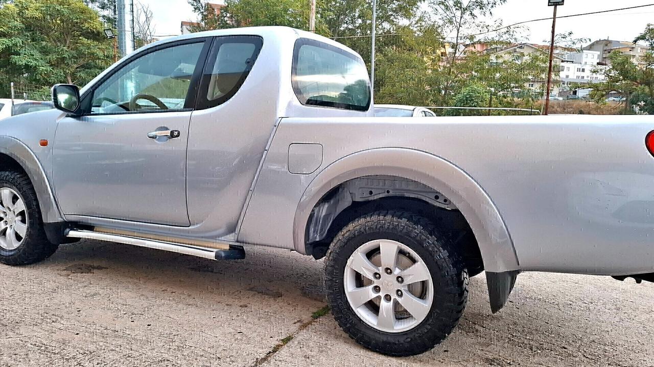 MITSUBISHI L200 2.5 DI-D/136CV Club Cab Invite