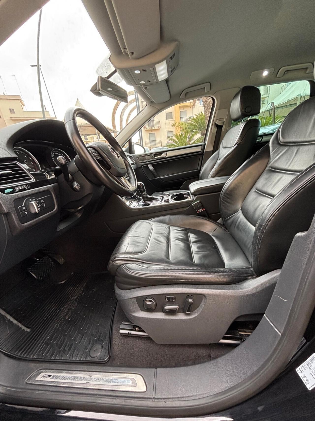 Volkswagen Touareg R-Line Fari LED