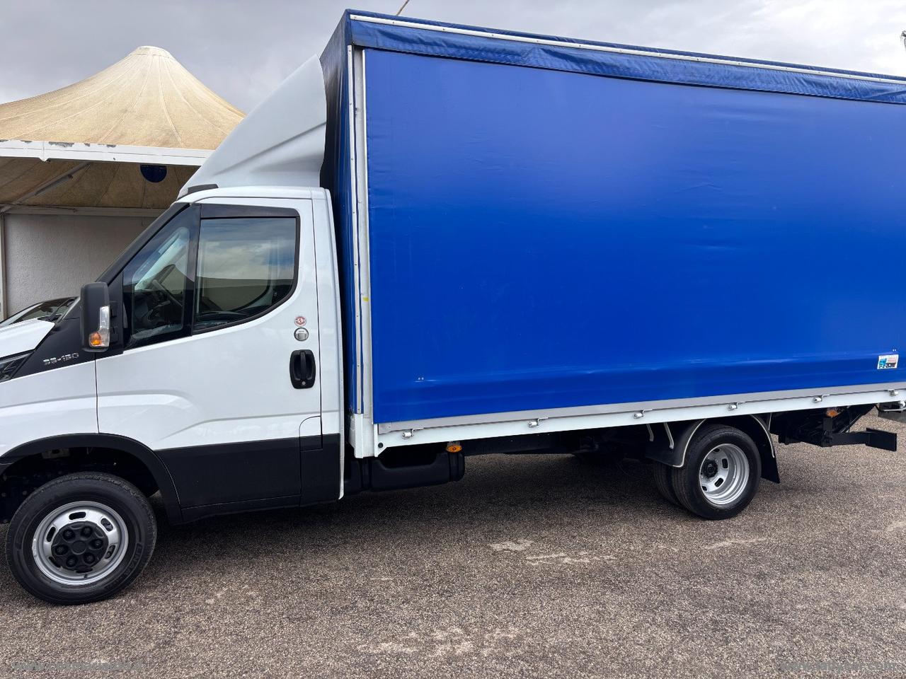 DAILY 35C15 CENTINATO CON PEDANA PASSO 4100