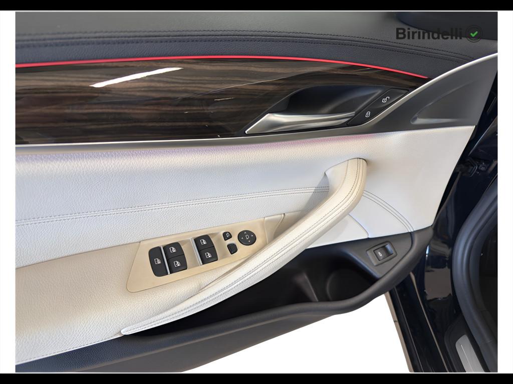 BMW Serie 5(G30/31/F90) - 518d Touring Luxury