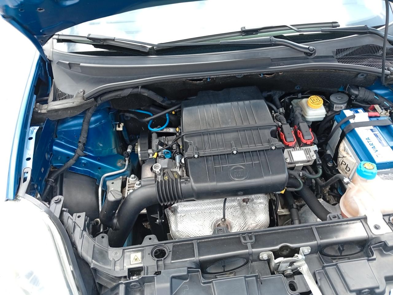 Fiat Punto 1.4 S&S 8V Dualogic 5 porte Racing