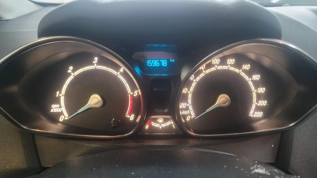Ford Fiesta 1.5 TDCi. AUTOCARRO CON I POSTI