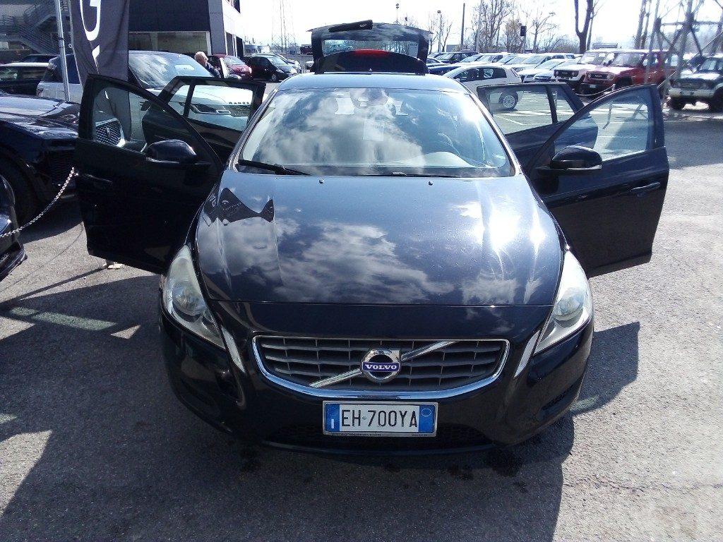 VOLVO V60 (2010-2018) V60 D3 Momentum