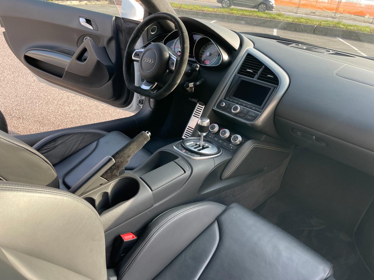 Audi R8 4.2 V8 FSI quattro