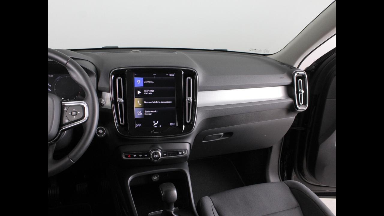 VOLVO XC40 - XC40 2.0 d3 Momentum my21