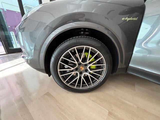 Porsche Cayenne Coupé 3.0 V6 E-Hybrid Platinum Edition 340CV