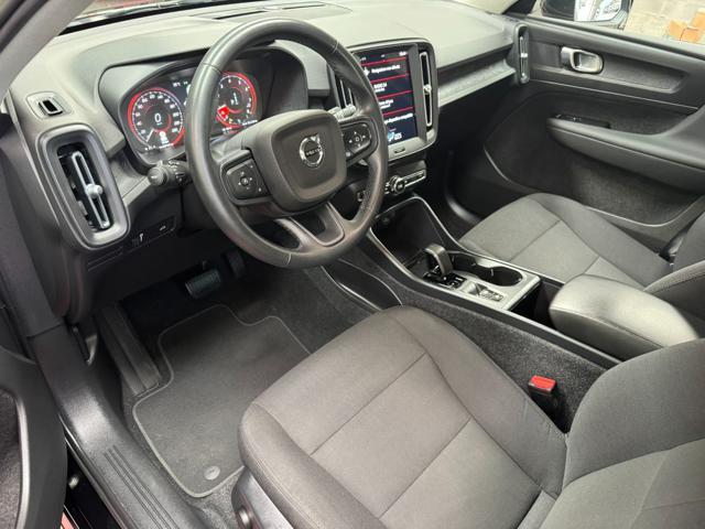 VOLVO XC40 T2 automatico Mod 2023 Car Play