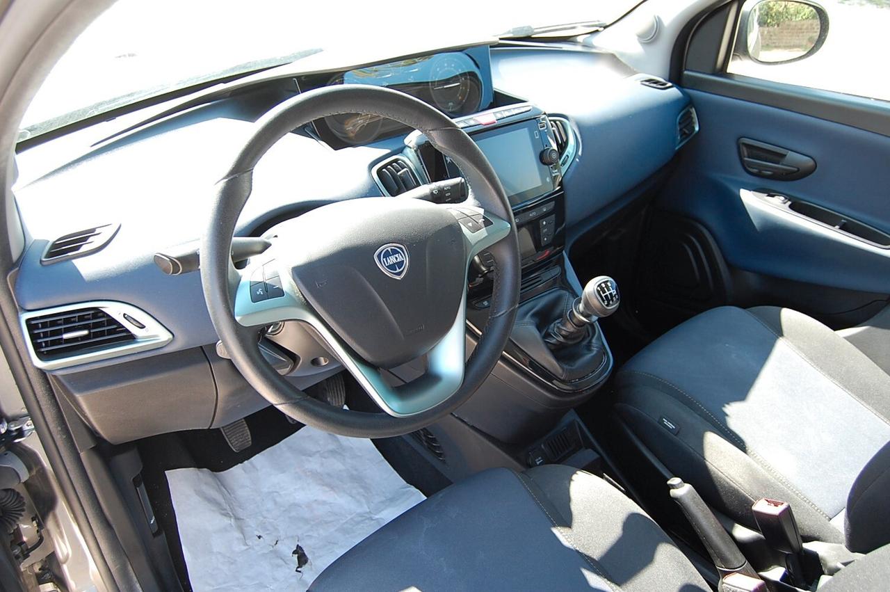 Lancia Ypsilon 1.0 FireFly 5 porte S&S Hybrid Platino