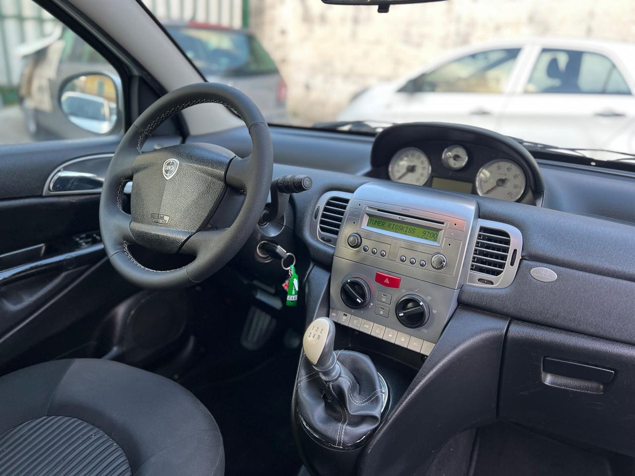 Lancia Ypsilon 1.2 Benzina Per neo patentato