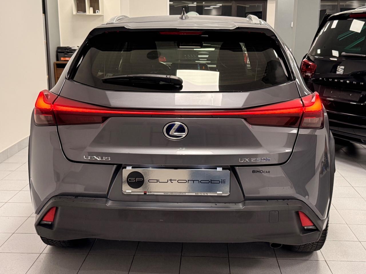 Lexus UX 250h Executive Garanzia 12/24/36