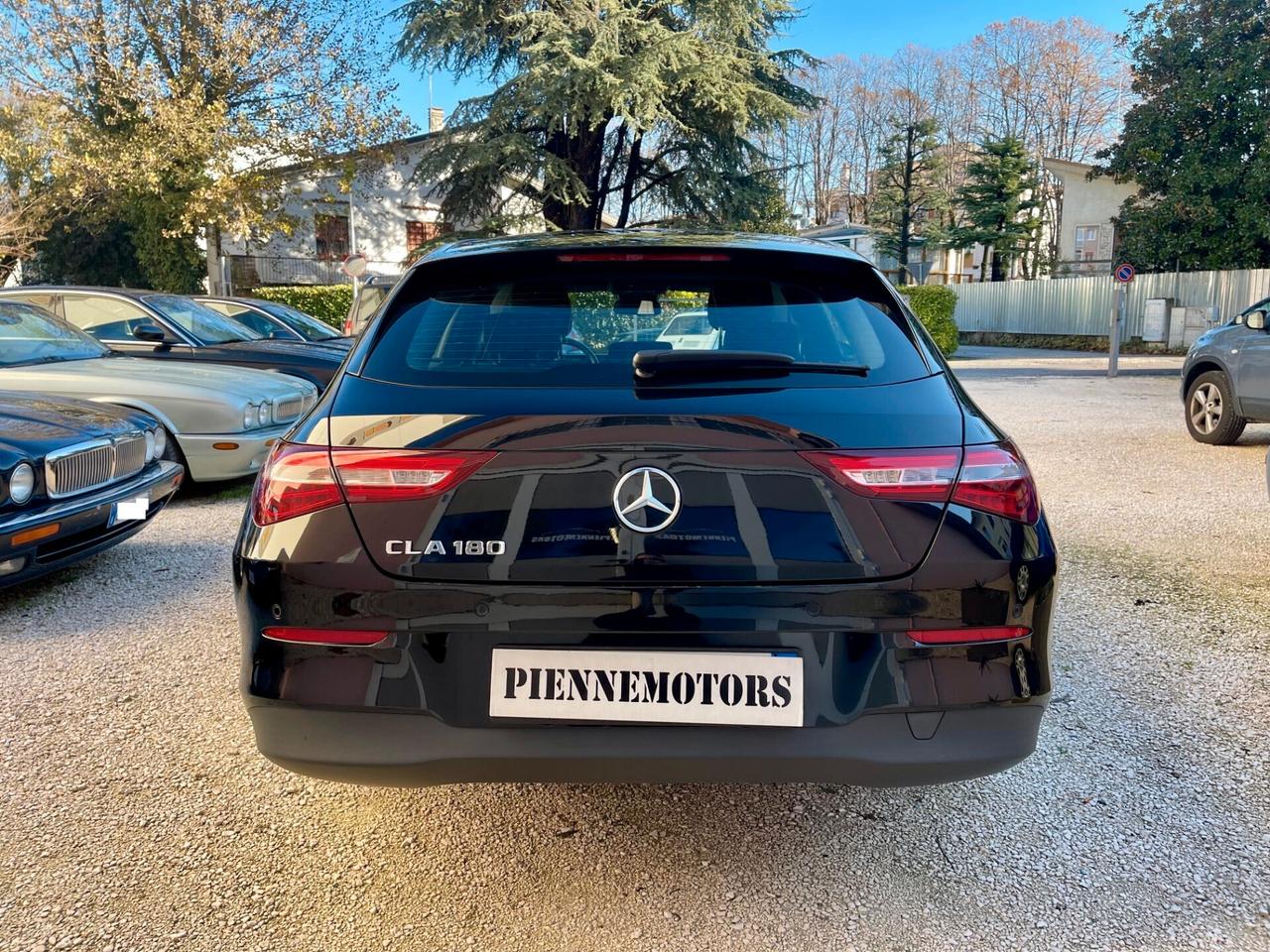 Mercedes-benz CLA 180 BENZINA Auto Shooting Brake NEOPATENTATI
