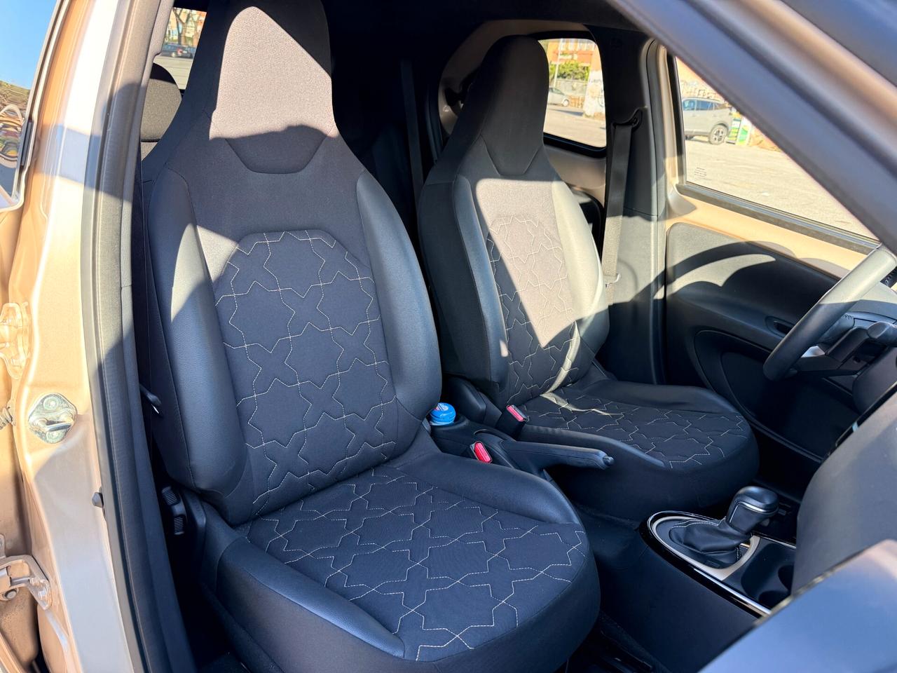 Toyota Aygo X 1.0 72cv Lounge AUTOMATICA