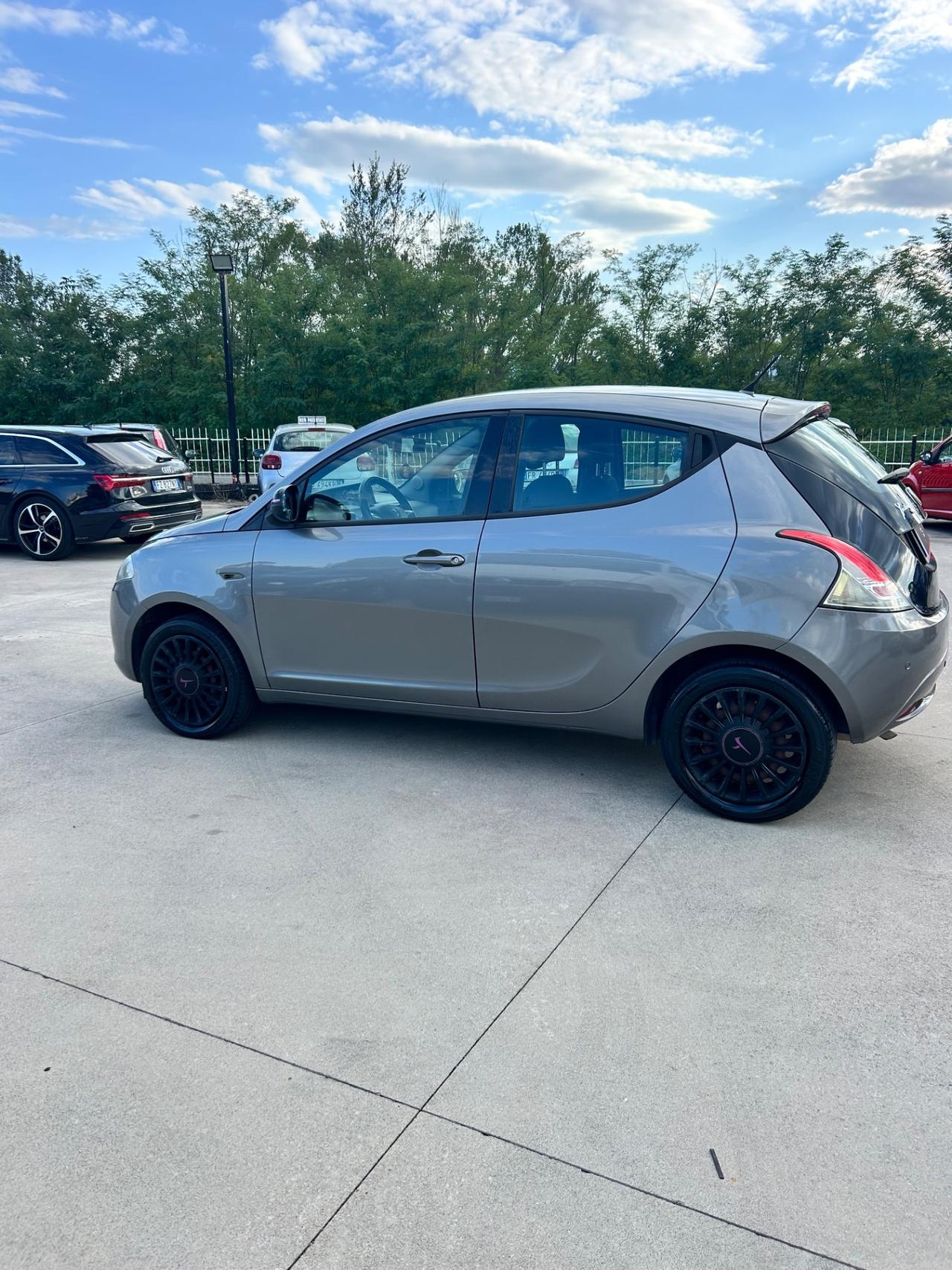 Lancia Ypsilon 1.2 69 CV 5 porte S&S Gold