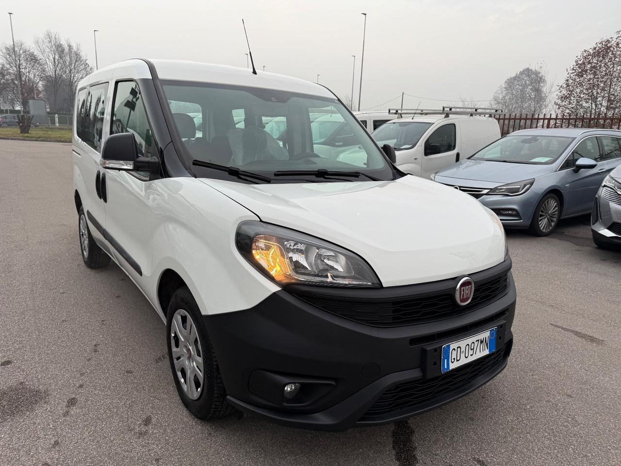 Fiat Doblo Combi N1 Autocarro 5 POSTI