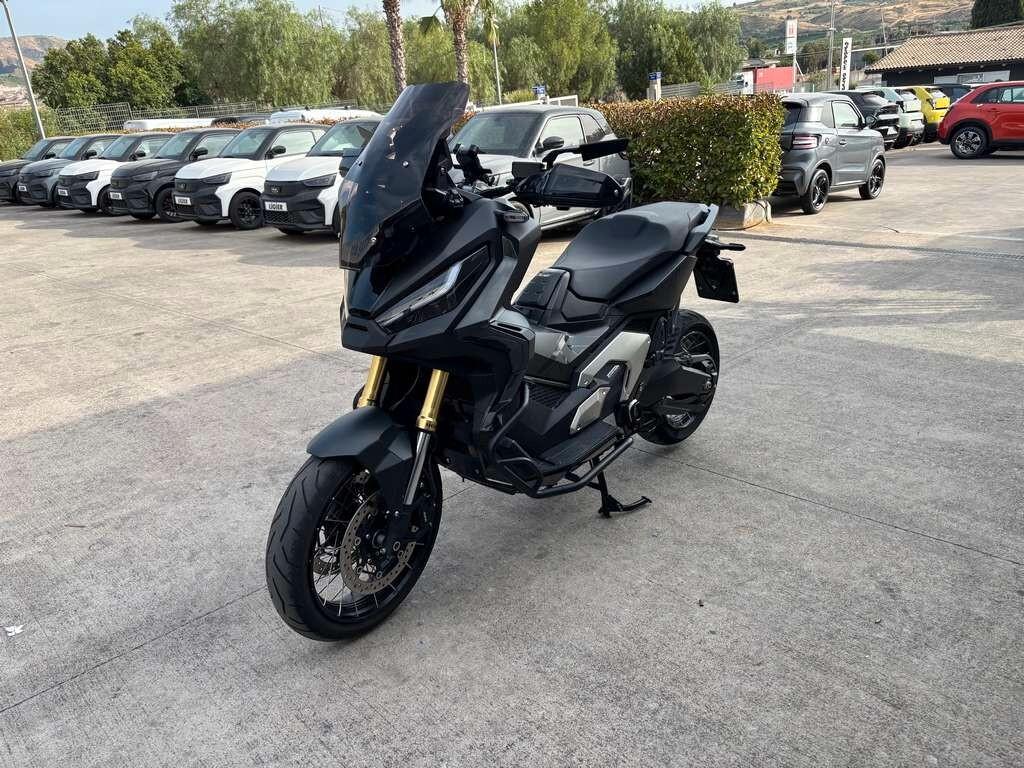 Honda X-ADV 750 2023 / Km 12.000 Tua a solo 104 Euro al mese