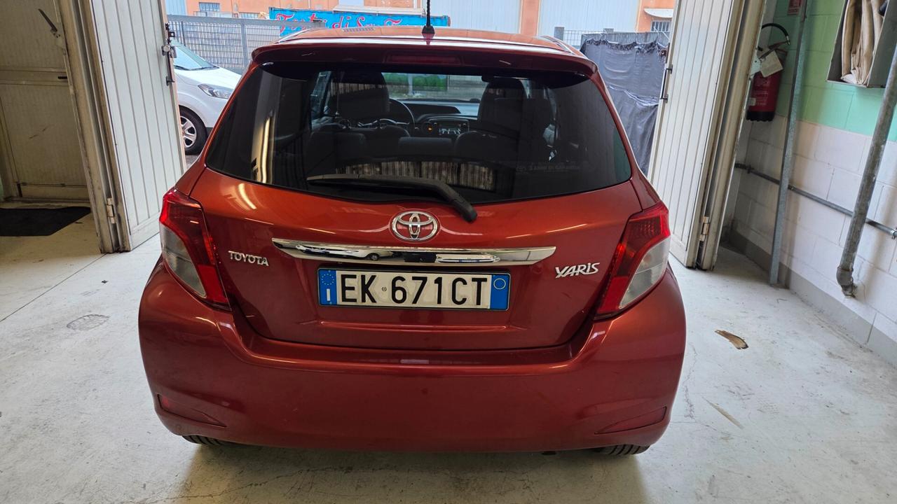 Toyota Yaris 1.3 5 porte Lounge full