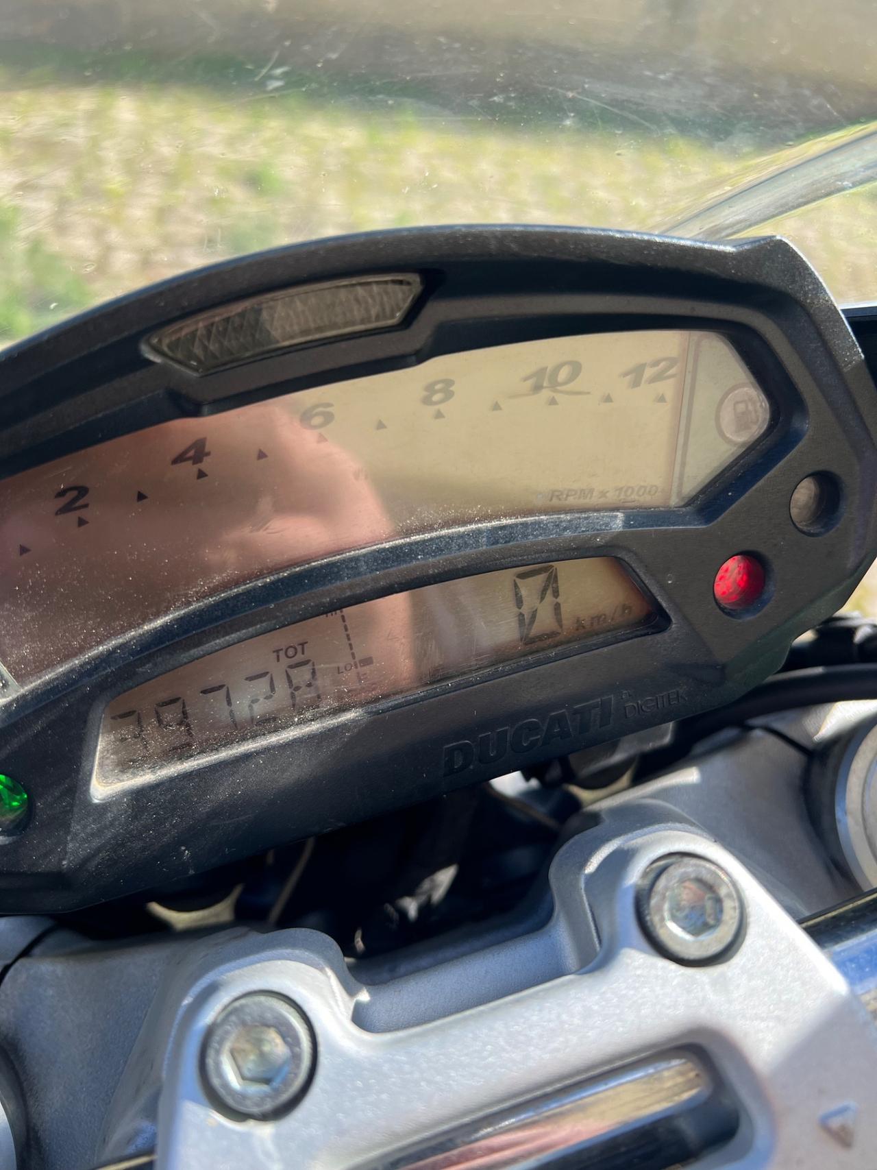 Ducati Monster 696