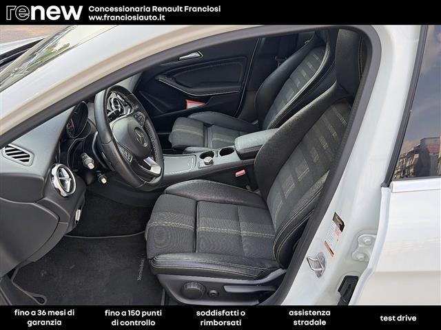 MERCEDES-BENZ GLA 200 D Sport 7G-DCT